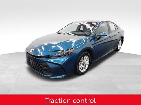 Used 2025 Toyota Camry LE image 4