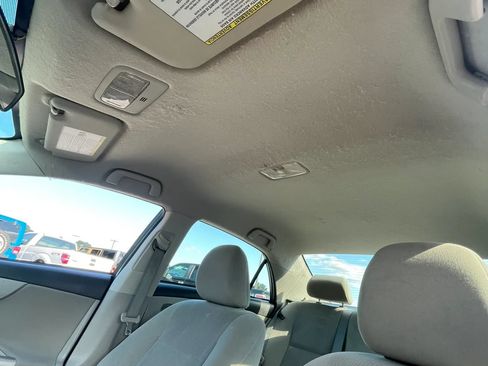 Used 2013 Toyota Corolla LE FWD image 37