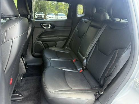 Used 2025 Jeep Compass Trailhawk AWD/4WD image 7