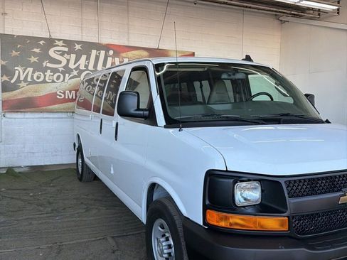 Used 2017 Chevrolet Express 3500 LS image 7