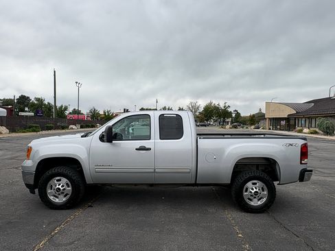 Used 2013 GMC Sierra 2500 SLE w/ SLE Preferred Package AWD/4WD image 11