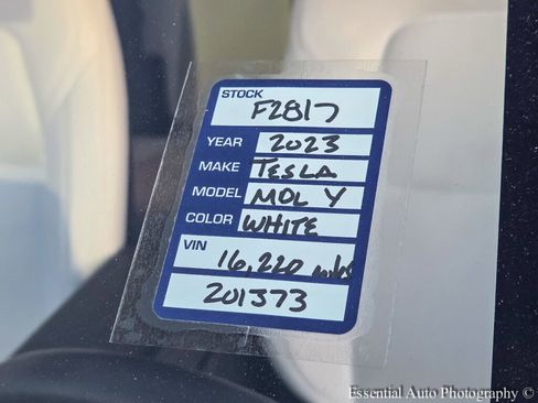 Used 2023 Tesla Model Y Long Range image 40
