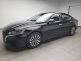 Used 2023 Nissan Altima 2.5 SV image 2