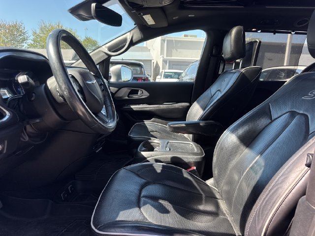 Used 2020 Chrysler Pacifica Limited w/ Advanced Safetytec Group FWD image 14