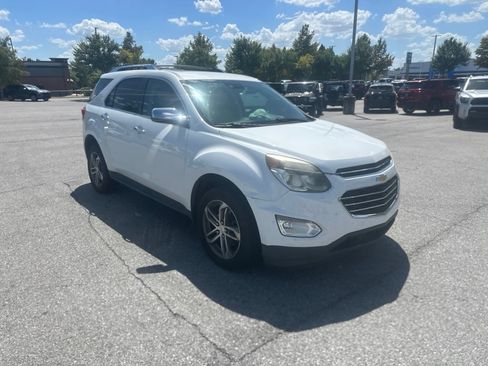 Used 2017 Chevrolet Equinox Premier w/ Enhanced Convenience Package FWD image 3