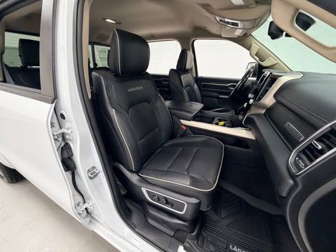Used 2020 RAM 1500 Laramie AWD/4WD image 29