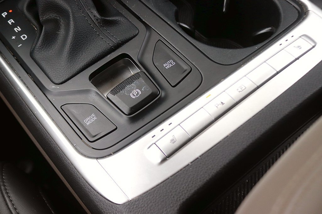 Used 2025 Kia Carnival FWD image 22