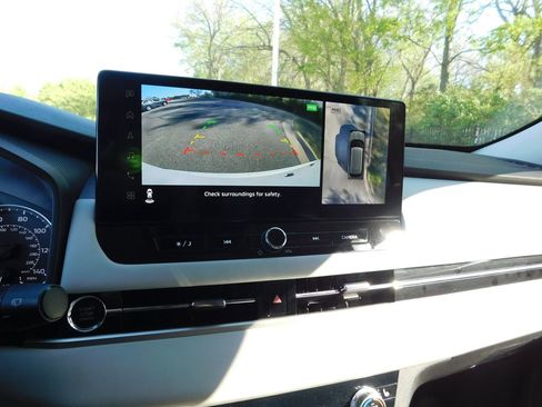 Used 2025 Mitsubishi Outlander SE image 9