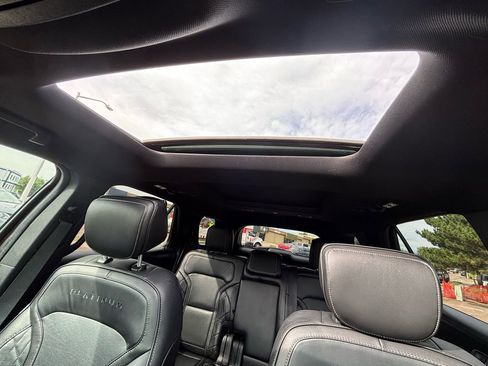 Used 2018 Ford Explorer Platinum image 14