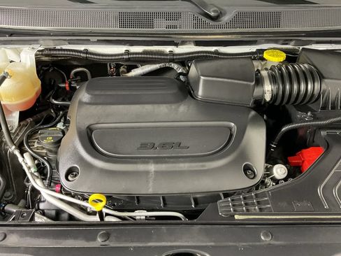 Used 2023 Chrysler Voyager LX FWD image 25
