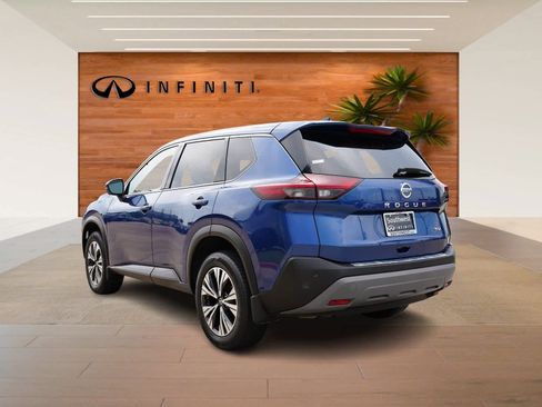 Used 2021 Nissan Rogue SV image 5