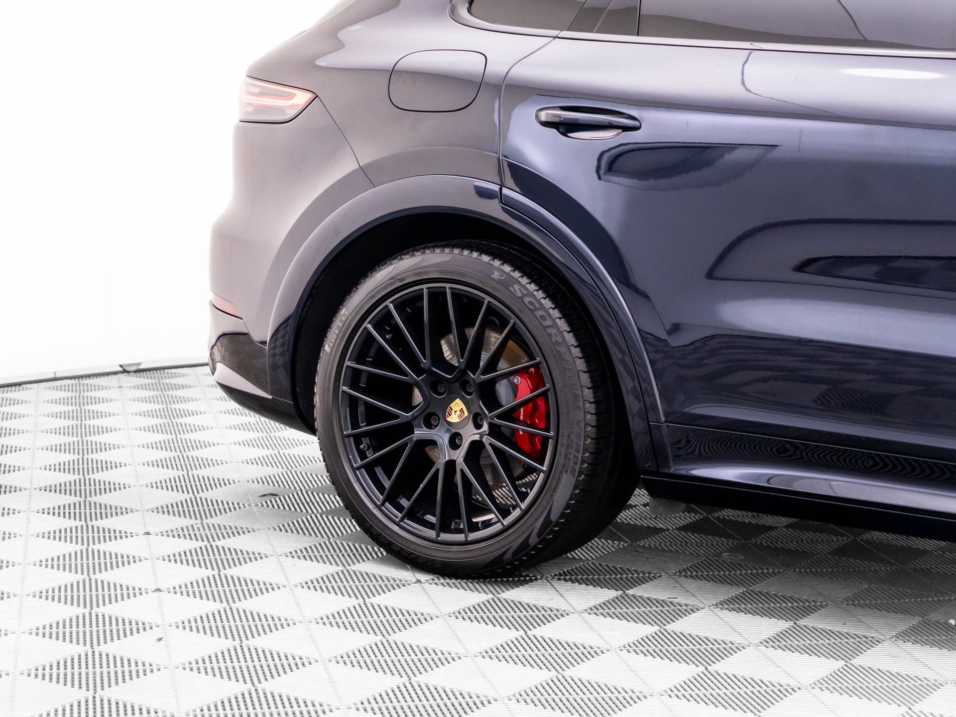 Certified 2021 Porsche Cayenne GTS AWD/4WD image 33