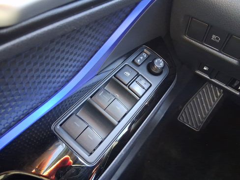 Used 2020 Toyota C-HR XLE FWD image 20