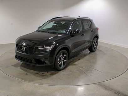 New 2026 Volvo XC40 B5 Core w/ Climate Package