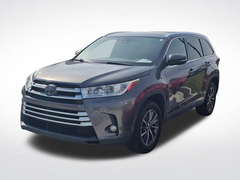 Used 2019 Toyota Highlander XLE FWD image 9