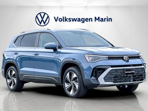 New 2026 Volkswagen Taos SE image 7