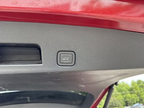 Used 2024 Chevrolet Traverse RS w/ LPO, Floor Liner Package FWD image 40