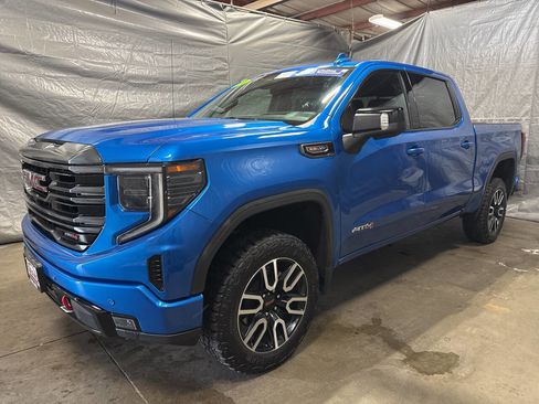Used 2024 GMC Sierra 1500 AT4 w/ Technology Package AWD/4WD image 3
