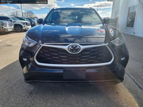 Used 2020 Toyota Highlander XLE image 2