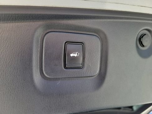 Used 2017 Nissan Pathfinder SL w/ Cargo Package FWD image 11