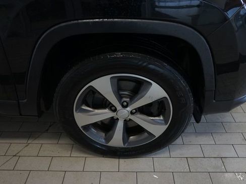 Used 2019 Jeep Cherokee Limited image 15