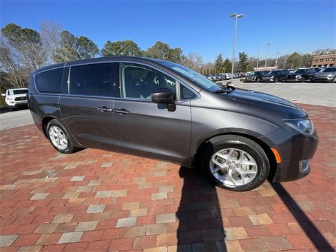 Used 2018 Chrysler Pacifica Touring Plus image 37
