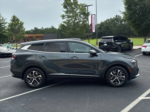 Used 2025 Kia Sportage EX FWD image 4