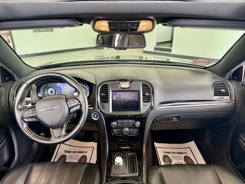 Used 2018 Chrysler 300 S w/ 300S Premium Group RWD image 10