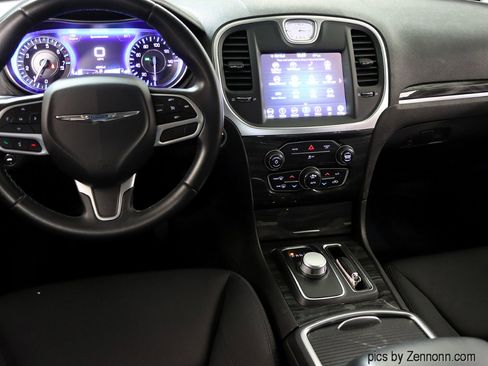 Used 2018 Chrysler 300 Touring image 17