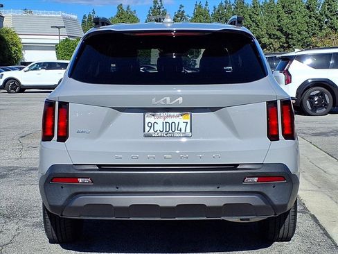 Certified 2022 Kia Sorento S image 4