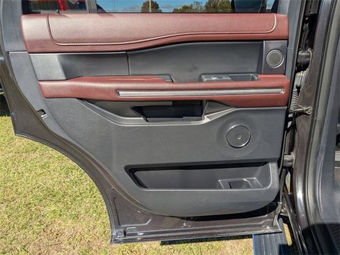 Used 2024 Ford Expedition Limited image 29