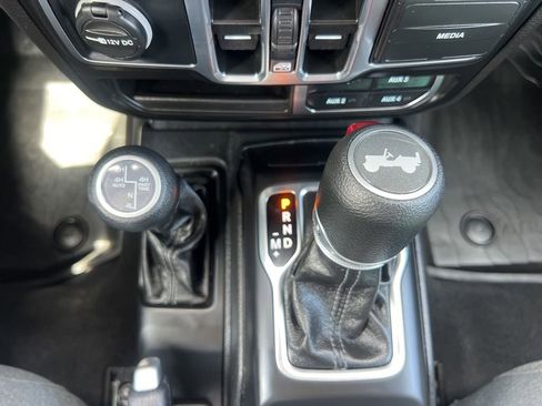 Used 2025 Jeep Wrangler Unlimited Sahara AWD/4WD image 72