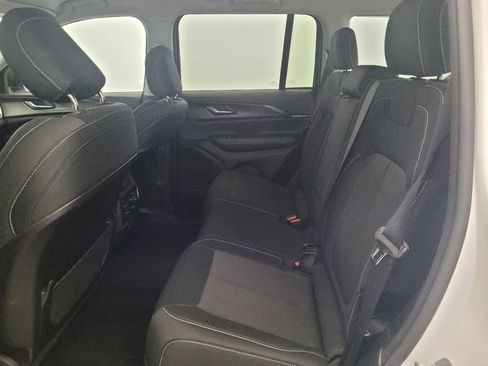 Used 2023 Jeep Grand Cherokee Laredo w/ Luxury Tech Group I AWD/4WD image 18