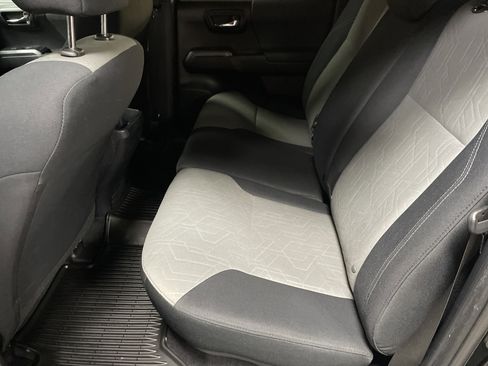 Used 2020 Toyota Tacoma TRD Off-Road image 32