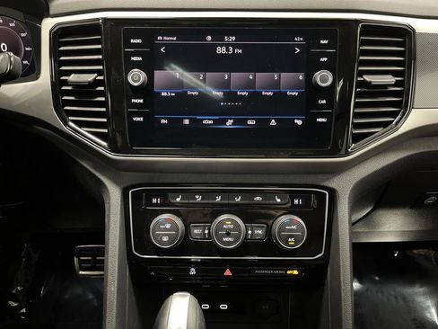 Used 2023 Volkswagen Atlas SEL R-Line image 9