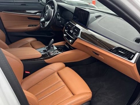 Used 2023 BMW 540i w/ M Sport Package RWD image 9