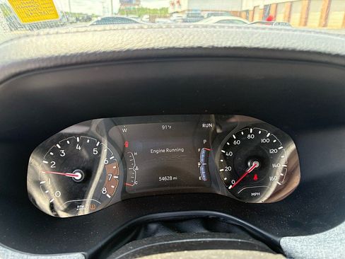 Used 2024 Jeep Compass Latitude AWD/4WD image 2