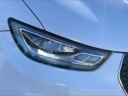 Used 2025 Chrysler Pacifica Select image 26