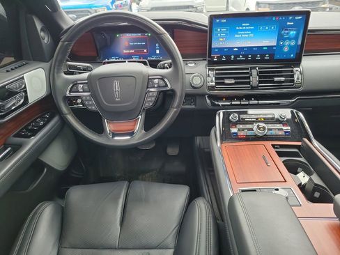 Used 2024 Lincoln Navigator L Reserve image 12