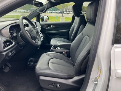 New 2027 Chrysler Pacifica Select