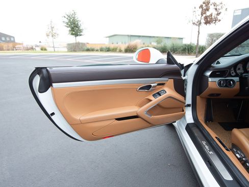 Used 2015 Porsche 911 Turbo S image 16