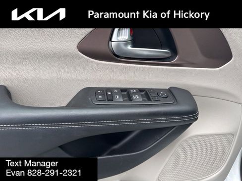 Used 2023 Chrysler Voyager LX image 16