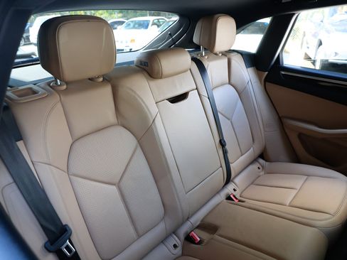 Used 2021 Porsche Macan S image 17