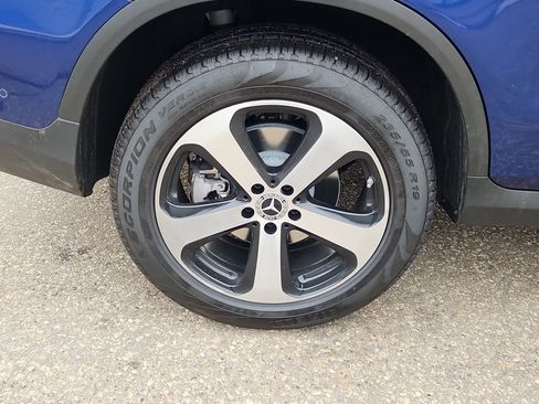 Used 2021 Mercedes-Benz GLC 300 4MATIC image 9