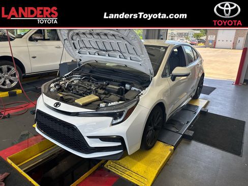 Used 2025 Toyota Corolla SE FWD image 1