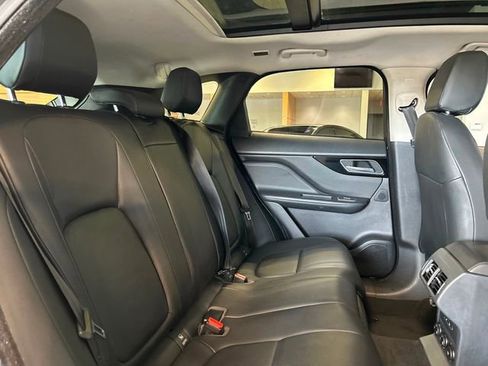 Used 2018 Jaguar F-PACE Premium image 24