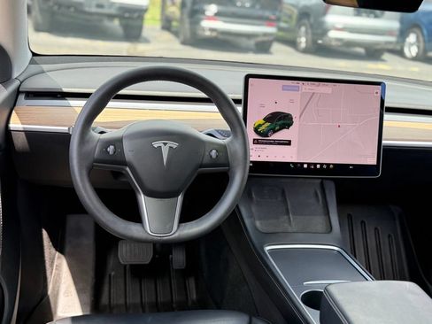 Used 2022 Tesla Model Y Long Range AWD/4WD image 6