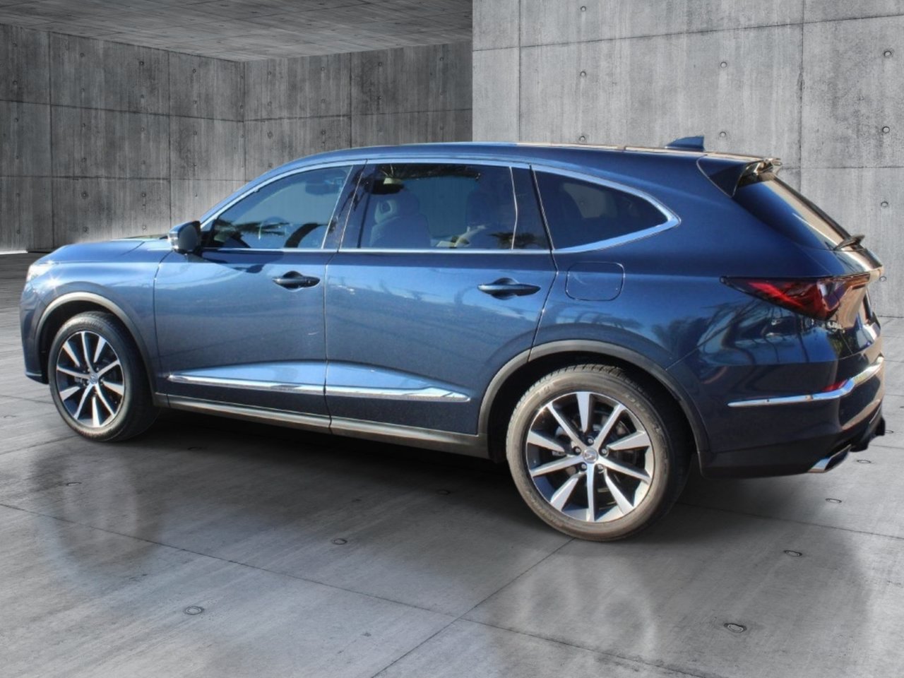 Used 2025 Acura MDX w/ Technology Package AWD/4WD image 3