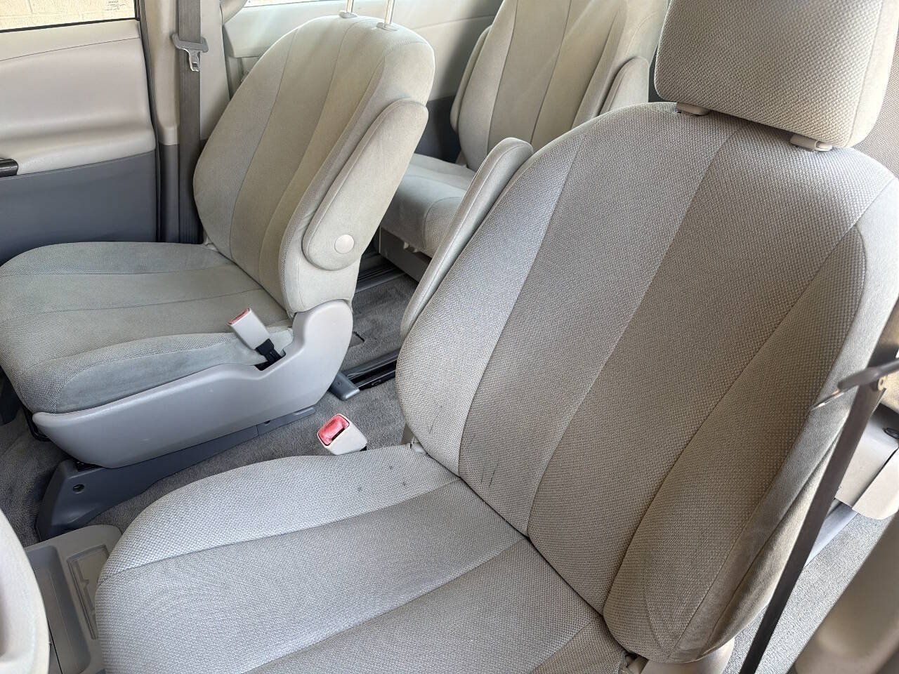 Used 2014 Toyota Sienna L FWD image 15