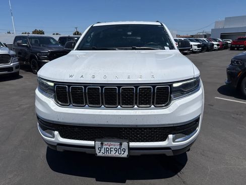 Used 2024 Jeep Wagoneer L Series II w/ Flexible Seating Group AWD/4WD image 4